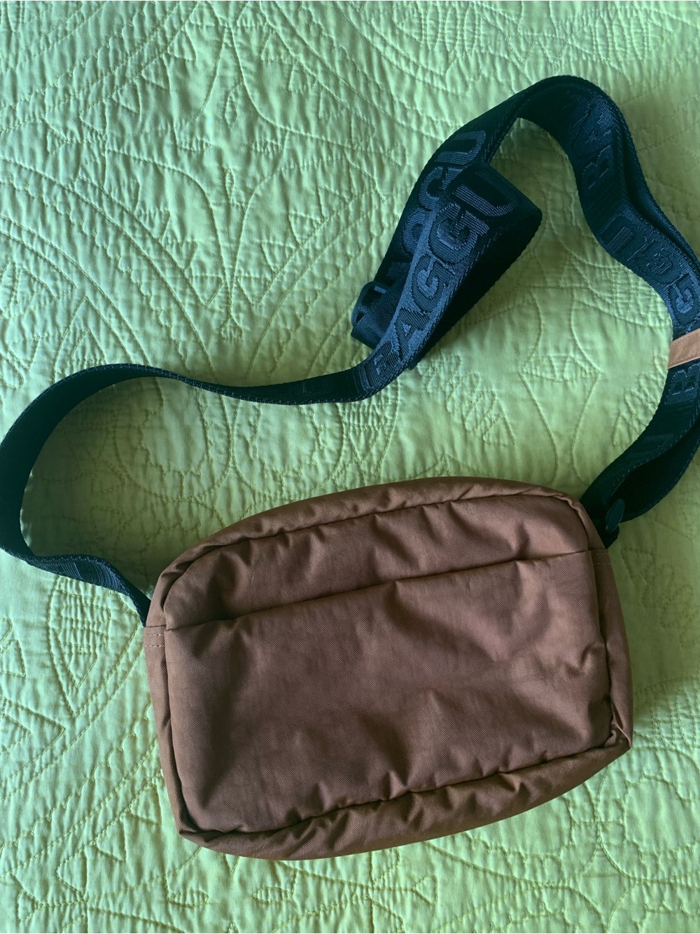 BAGGU camera bag in cocoa
